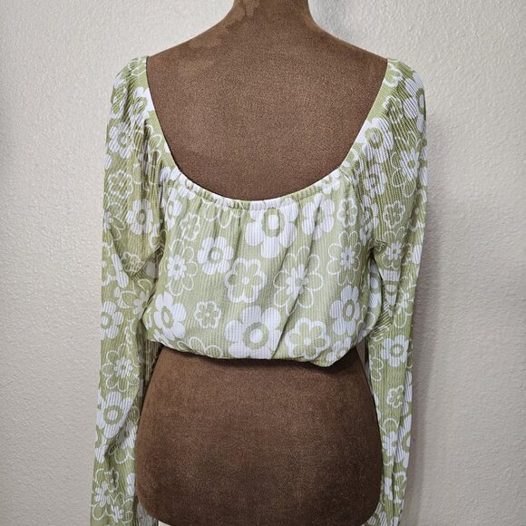 Madden NYC Floral Crop Top – Green & White Long Sleeve, Size Large - Picture 2 of 2